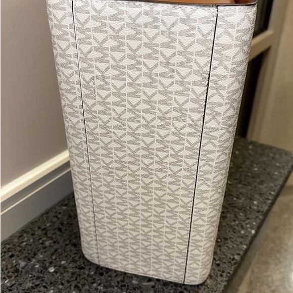 Michael Kors Carmen Vanilla Large Top Zip Tote Shoulder Bag MK Signature - Picture 8 of 8